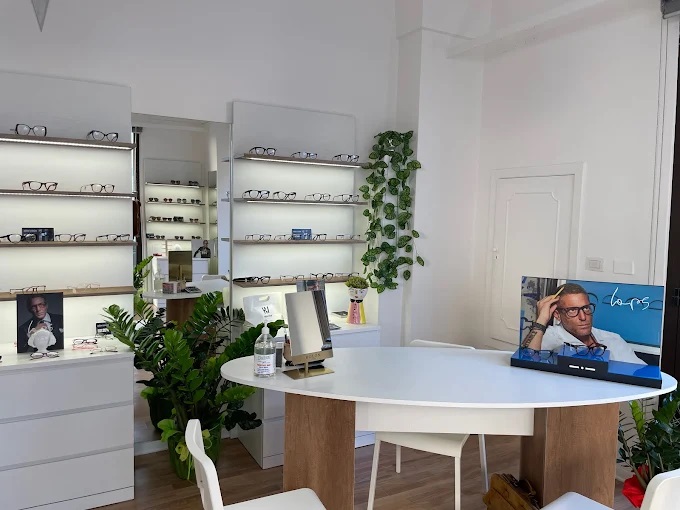 Interno del negozio High Vision Ottica